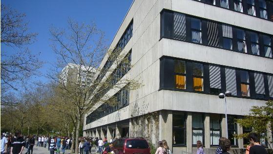 Das Wilhelm-Hausenstein-Gymnasium. Das Wilhelm-Hausenstein-Gymnasium.