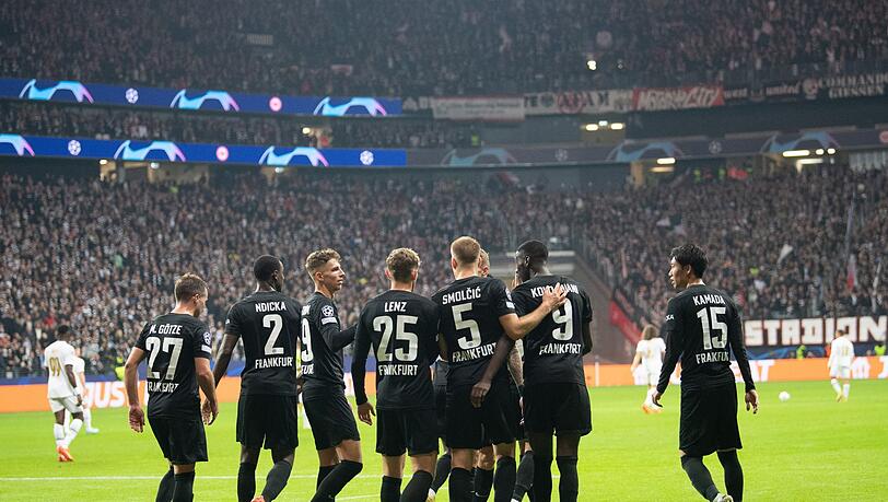 Frankfurts Spieler nach dem 2:1 gegen Olympique Marseille.