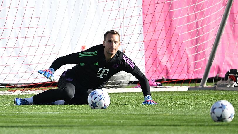Torwart Manuel Neuer in Aktion während einer Trainingseinheit des FC Bayern München.