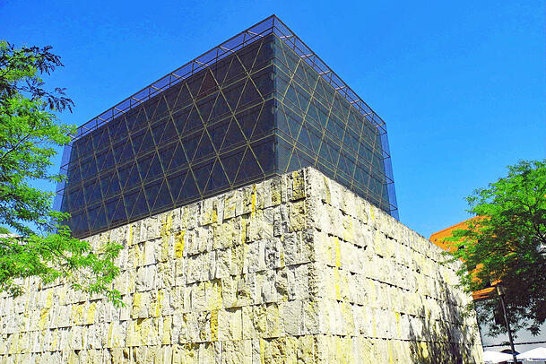 Die Synagoge Ohel Jakob steht seit 2006 auf dem St. Jakob-Platz mitten in der M&uuml;nchner Altstadt.
