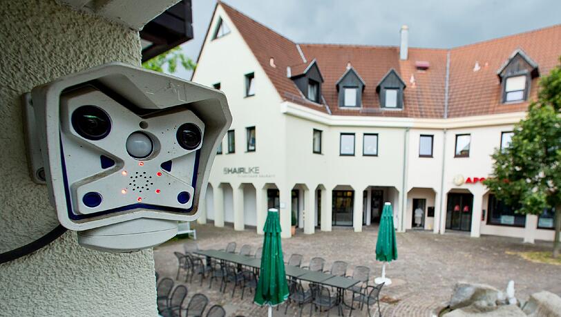 Immer mehr bayerische Städte setzen auf die Überwachung öffentlicher Plätze Immer mehr bayerische Städte setzen auf die Überwachung öffentlicher Plätze