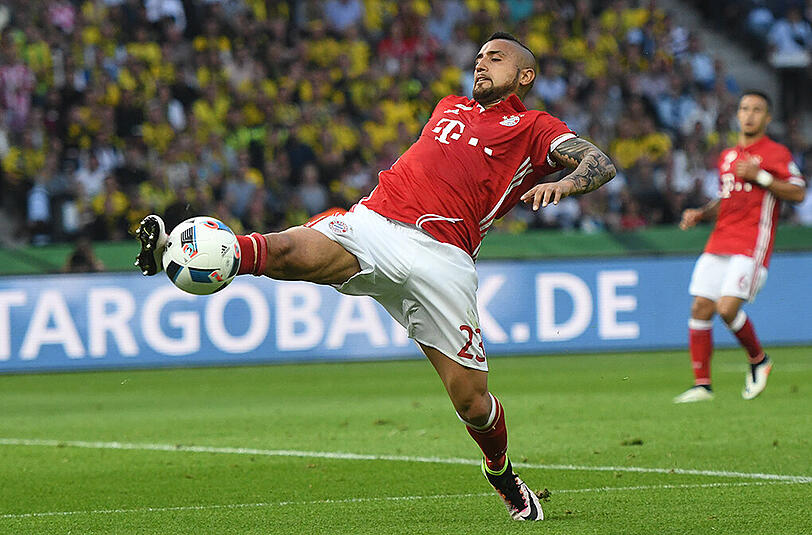 Arturo Vidal, Note 3: Eroberte jede Menge Bälle im Zentrum und verteilte sie mit Ruhe und Übersicht. Stark, wie er den jungen Weigl einmal abgrätschte (29.). Später misslang das Tackling - Vidal wurde mit Gelb verwarnt (47.). Danach war er dem Platzverweis nahe. Verwandelte seinen Strafstoß mit etwas Glück.