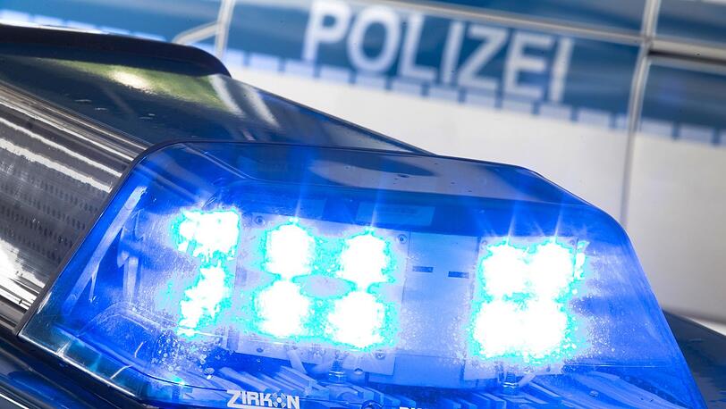 Die Fahndung nach dem Bankräuber läuft.