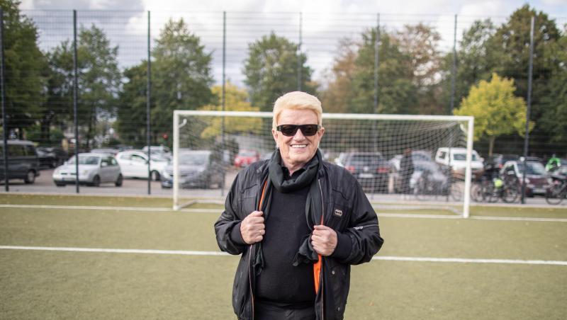 Schlagerstar Heino ist Ehrenmitglied des Fußballvereins Schwarz Weiß 06 Düsseldorf. Schlagerstar Heino ist Ehrenmitglied des Fußballvereins Schwarz Weiß 06 Düsseldorf.
