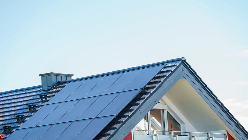 Immer mehr Haushalte in Deutschland setzen auf Sonnenenergie zur Stromerzeugung.