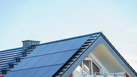 Immer mehr Haushalte in Deutschland setzen auf Sonnenenergie zur Stromerzeugung.