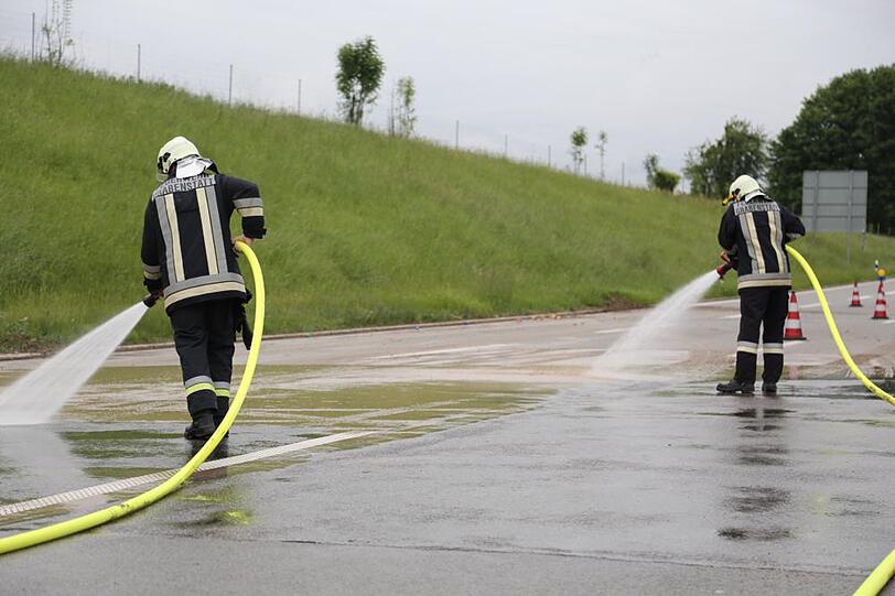 Schwere Hochwasser-Schäden an der A8. Die Bilder zum Durchklicken.