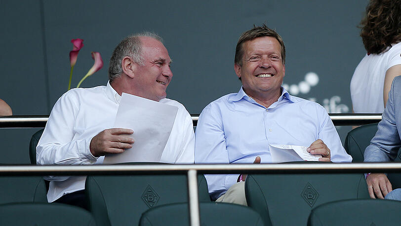 Soren Lerby (r.) gemeinsam mit Bayern-Präsident Uli Hoeneß. Soren Lerby (r.) gemeinsam mit Bayern-Präsident Uli Hoeneß.