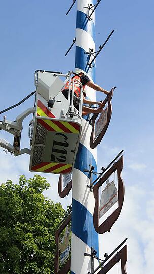 Weg ist der Maibaum in Thalkirchen: Klicken Sie sich durch die Bilder des Feuerwehreinsatzes.