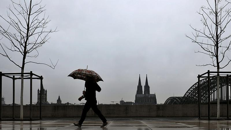 Ungemütliches Novemberwetter am Rheinufer in Köln. Ungemütliches Novemberwetter am Rheinufer in Köln.