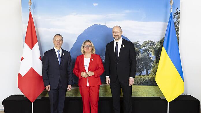Der Schweizer Bundespräsident Ignazio Cassis, Bundesentwicklungsministerin Svenja Schulze und der ukrainische Ministerpräsident Denys Schmyhal in Lugano (von links).