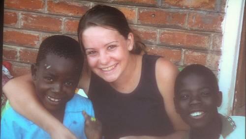 Anita G. war 2006 bereits als Helferin in Malawi im Einsatz. Dieses Foto wird derzeit in der Immanuelgemeinde in Wolfsburg gezeigt. Anita G. war 2006 bereits als Helferin in Malawi im Einsatz. Dieses Foto wird derzeit in der Immanuelgemeinde in Wolfsburg gezeigt.
