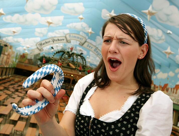 Wenn auf der Theresienwiese die Lichter ausgehen, geht die Fete für viele Wiesngäste erst richtig los! Was dabei passieren kann, hat die AZ in den absurdesten, skurrilsten und witzigsten Bilder für Sie zusammengestellt.