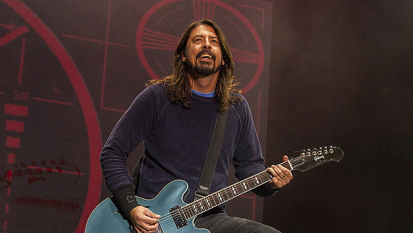 Dave Grohl von den Foo Fighters bei einem Auftritt im November 2014 Dave Grohl von den Foo Fighters bei einem Auftritt im November 2014