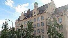 Eine Erweiterung der Grundschule an der Fürstenrieder Straße fordert MdL Bernhard. Eine Erweiterung der Grundschule an der Fürstenrieder Straße fordert MdL Bernhard.