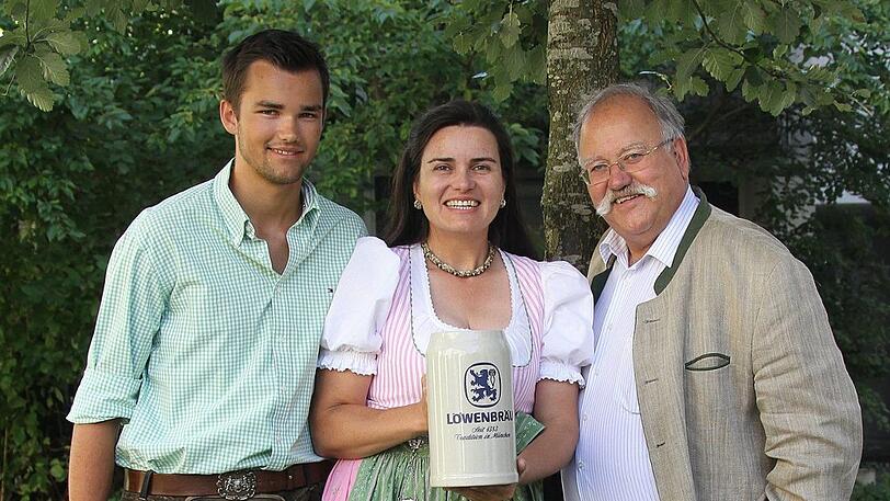 Wirtefamilie: Lukas mit Mama Steffi Spendler und Opa Wiggerl.