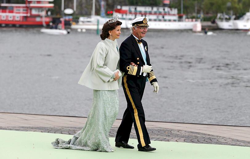 Prinzessin Madeleine und ihr Ehemann Chris O'Neill konnten nach dem Ja-Wort mit 400 Gästen im Königsschloss am Mälarsee feiern &ndash; bis in die Nacht. Die Bilder.