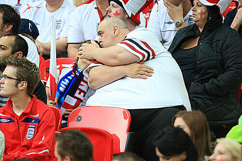 Am Dienstagabend trifft unsere Elf auf England, den Erzrivalen der deutschen Nationalmannschaft. Und diese Fans wollen wir nicht jubeln sehen!