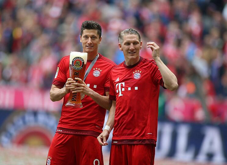 Konfetti, Bierduschen und Meisterschale: Die besten Bilder von der Bayern-Party aus der Allianz Arena!