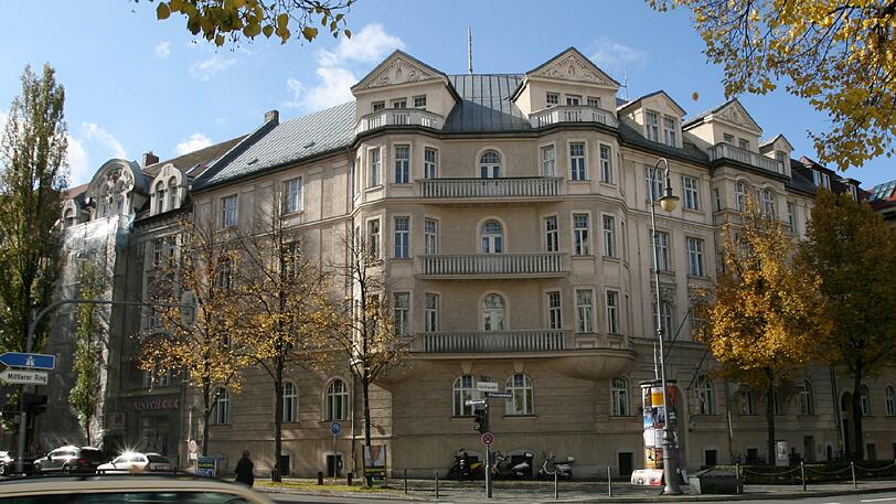 Im ersten Stock des Hauses am Prinzregentenplatz hat Hitler bis 1945 offiziell gewohnt.