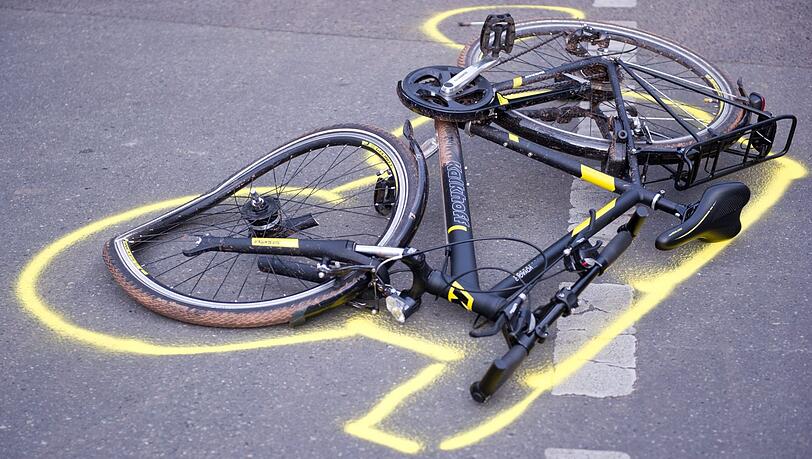 Immer wieder kommt es zu Verkehrsunfällen durch sogenannte "Geisterradler". (Symbolbild) Immer wieder kommt es zu Verkehrsunfällen durch sogenannte "Geisterradler". (Symbolbild)