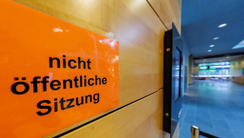 Fast 33 Jahre nach dem gewaltsamen Tod eines Mädchens in Unterfranken wird vor dem Landgericht Würzburg das Urteil gesprochen. (Symbolbild) Fast 33 Jahre nach dem gewaltsamen Tod eines Mädchens in Unterfranken wird vor dem Landgericht Würzburg das Urteil gesprochen. (Symbolbild)