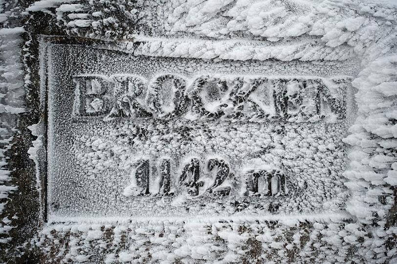 Wintersportfreunde können sich freuen: In einigen Regionen Bayerns hat sich am Montag endlich der Winter blicken lassen - auch in anderen Teilen Deutschlands fiel Schnee.