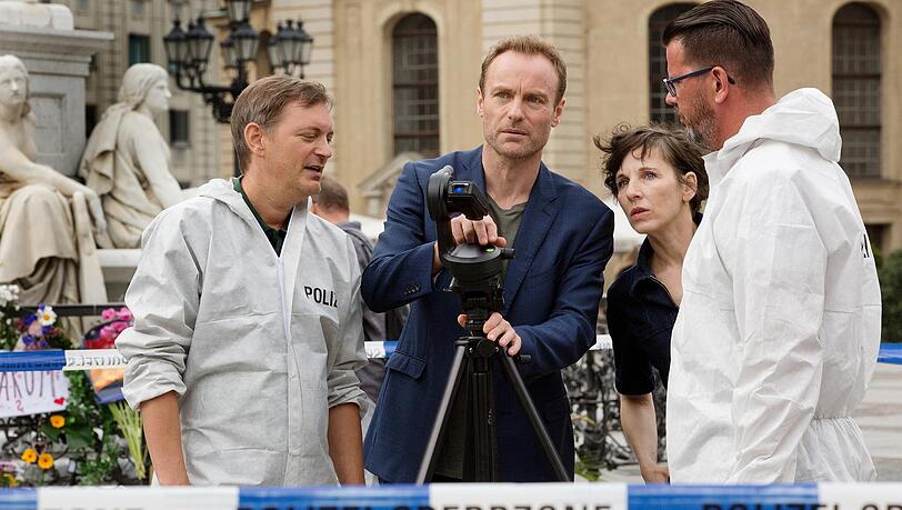 Tatort mitten in Berlin: Ein Schuss in den Hinterkopf von einer Eliteschule aus streckte das Opfer nieder. Tatort mitten in Berlin: Ein Schuss in den Hinterkopf von einer Eliteschule aus streckte das Opfer nieder.