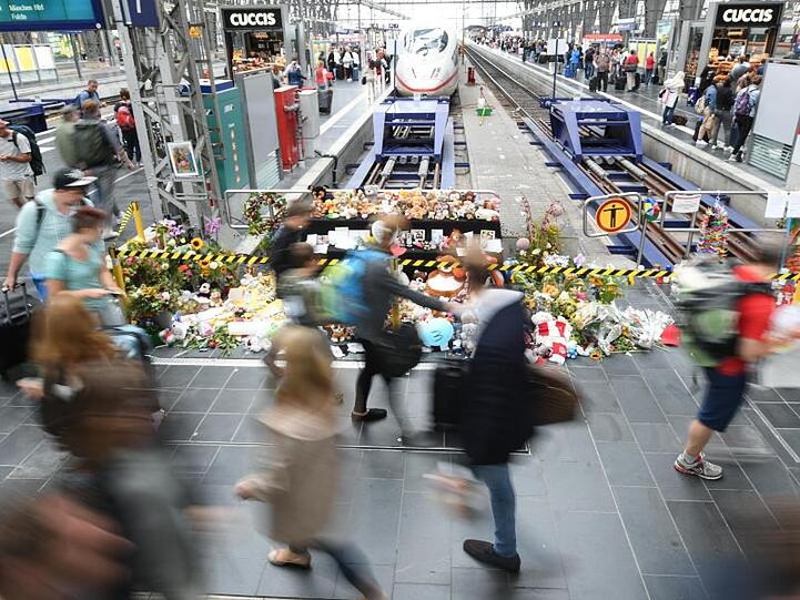 Der Tatverdächtige, der einen Achtjährigen in Frankfurt vor einen einfahrenden Zug gestoßen haben soll, muss vorläufig in eine psychiatrische Einrichtung.