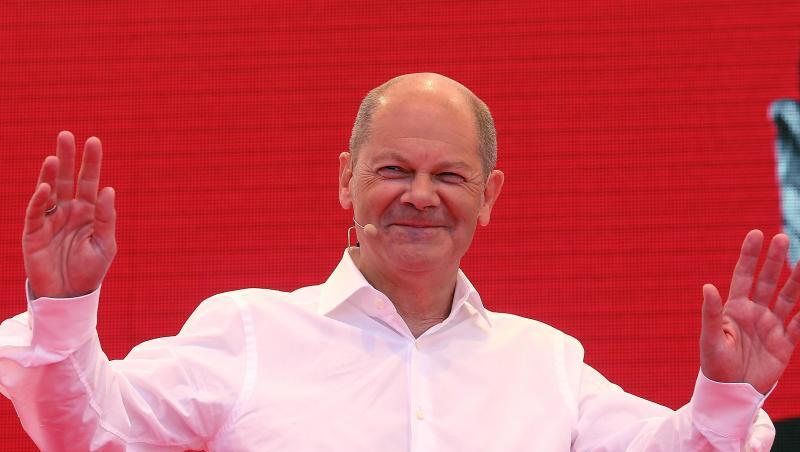 SPD Kanzlerkandidat Olaf Scholz redet auf dem Dr. Rur Platz in Bochum.Scholz startet im Ruhrgebiet in die heiße Phase des Wahlkampfs. Rund sechs Wochen vor der Bundestagswahl spricht er zum Auftakt seiner Tour in der Bochumer Innenstadt.