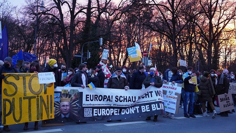 Solidaritätsbekundungen am Europaplatz.