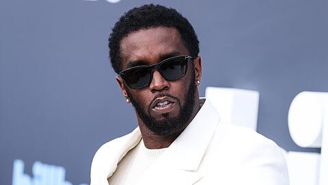 Ex-Musikmogul Sean Combs wartet bis Oktober auf sein Strafmaß.