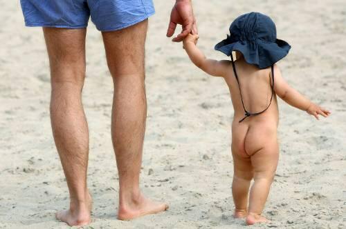 Wegen Hautkrebs: Kinderhaut sollte immer vor der Sonne geschützt sein.