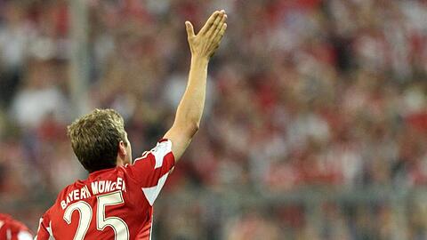 Natürlich ist die Jubelpose Thomas Müller die liebste. Weil er aber so oft trifft, wird er auch ziemlich oft gefoult.