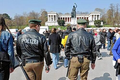Tausende von Besuchern: Die Polizei hatte einiges zu tun. Trotz den günstigen Trödel-Preisen waren auch Diebe unterwegs.