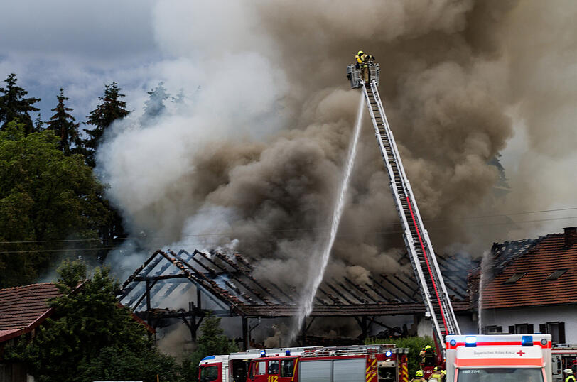 Nach einem Blitzeinschlag stand am Montag ein Bauernhof im Berchtesgadener Land in Flammen. Die Bilder!