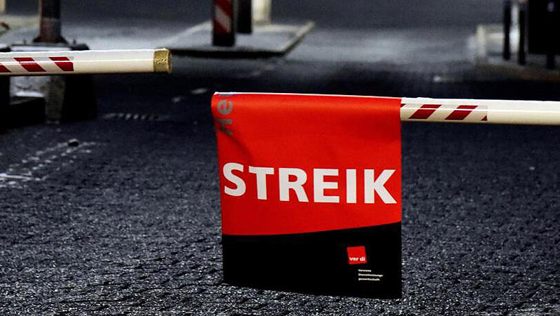 Nach der amtlichen Statistik sind 2016 in Deutschland rund 235.000 Arbeitstage durch Streiks ausgefallen. Nach der amtlichen Statistik sind 2016 in Deutschland rund 235.000 Arbeitstage durch Streiks ausgefallen.