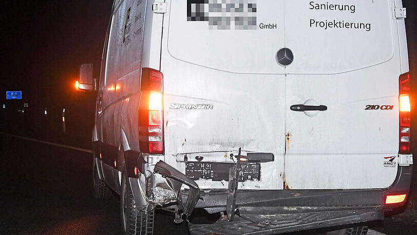 Die 30-Jährige wurde von einem Auto erfasst und schwer verletzt. Sie starb noch an der Unfallstelle.