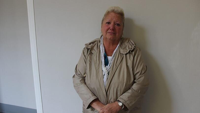 Wurde bei dem Sturz schwer am Rücken verletzt: Erika R. (63) im Flur des Justizpalastes.