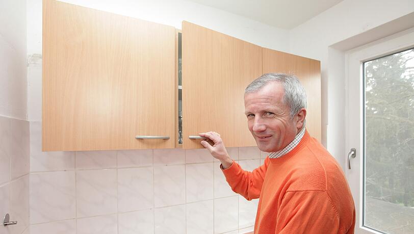 Frank Arndt in seiner neuen Wohnung. Frank Arndt in seiner neuen Wohnung.