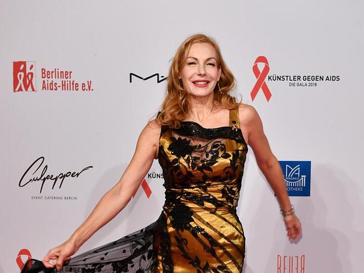 Ute Lemper bei der Benefizgala "Künstler gegen Aids" im Berliner Theater des Westens.