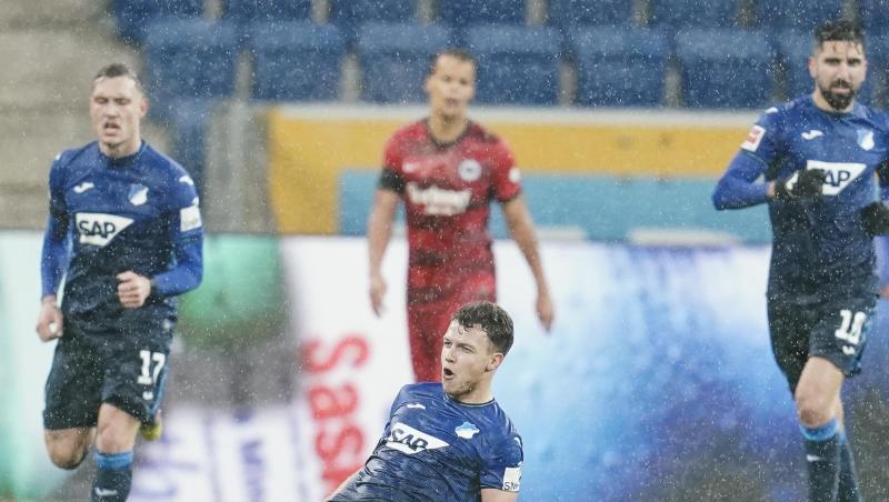 Hoffenheims Dennis Geiger (M) erzielte den zwischenzeitlichen Ausgleich.
