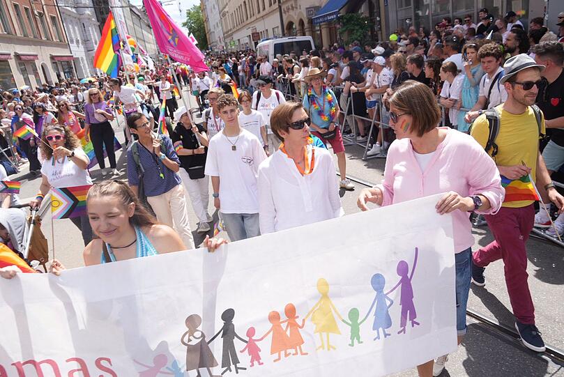 Fröhliche Gesichter beim CSD in München.