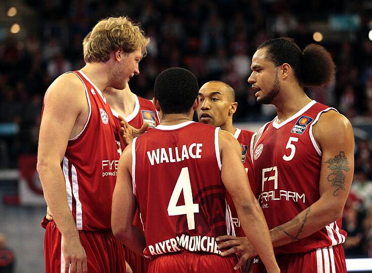 Hammerspiel der FC Bayern Basketballer: Das Team von Trainer Dirk Bauermann gewann am Samstagabend gegen Phoenix Hagen mit 100:81 und feierte damit den vierten Sieg in Serie. Die besten Bilder.