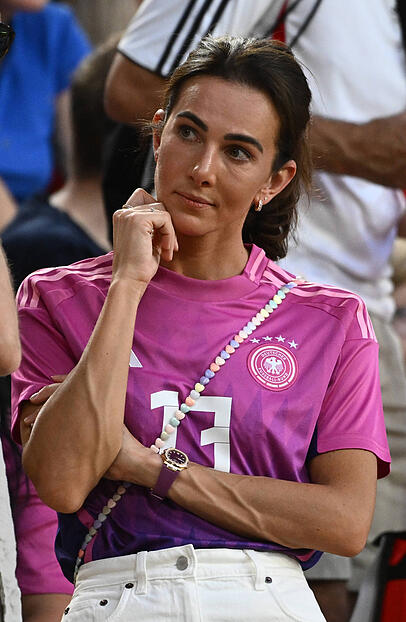Wie groß ist der Druck als Spielerfrau für Lisa Müller?