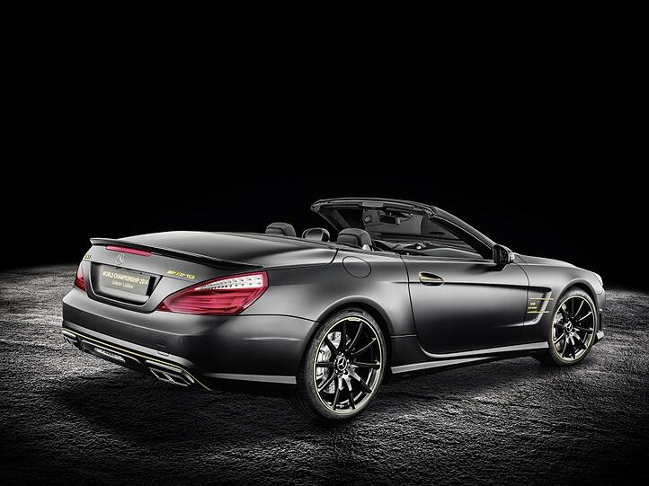 Ob im Duett oder solo, ob innen oder außen: Die "World Championship 2014 Collector&rsquo;s Edition&rdquo; des SL 63 AMG ist optisch ein Genuss.