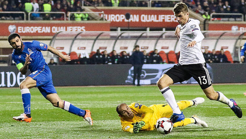 Thomas Müller - Note 2: Der Bayer traf auch in Baku. Umkurvte Agajew im hohen Tempo, schob schlau ein &ndash; das 2:1, sein 37. DFB-Tor im 86. Einsatz &ndash; nun gleichauf mit Teamchef Oliver Bierhoff (Top Ten).