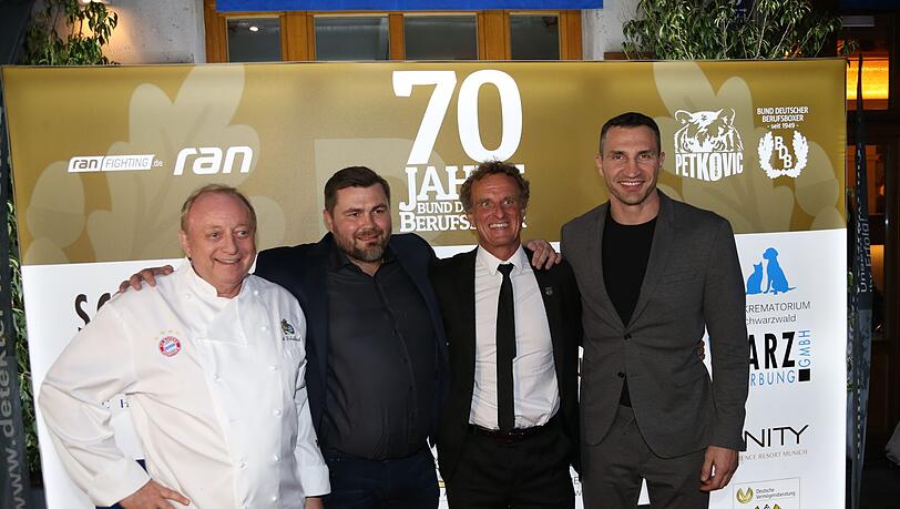 "Champions" unter sich: Alfons Schuhbeck, Alexander Petkovic, Thomas Pütz und Wladimir Klitschko beim "Champions Dinner" in München. "Champions" unter sich: Alfons Schuhbeck, Alexander Petkovic, Thomas Pütz und Wladimir Klitschko beim "Champions Dinner" in München.