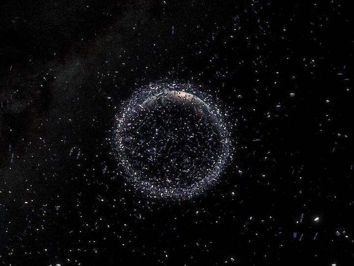 Weltraumschrott kreist um die Erde: Experten warnen vor einer drastischen Zunahme des Weltraumschrotts in den kommenden Jahren.