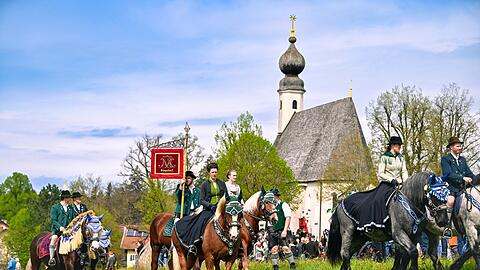 Hunderte geschm&uuml;ckte Pferde sind beim Georgiritt dabei. (Archivbild)